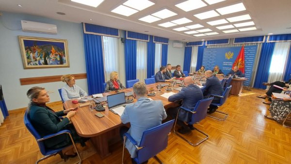 МИЛО ПОБЕГАО СА МЕГДАНА: Ђукановић се није појавио на седници парламентарног одбора МИЛО ПОБЕГАО СА МЕГДАНА: Ђукановић се није појавио на седници парламентарног одбора