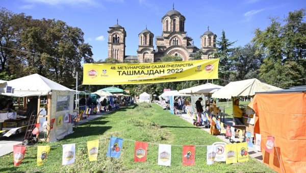 ТЕГЛА МЕДА ПО СТАРОМ: У парку Ташмајдан почео 48. Сајам пчеларства, који траје до недеље ТЕГЛА МЕДА ПО СТАРОМ: У парку Ташмајдан почео 48. Сајам пчеларства, који траје до недеље