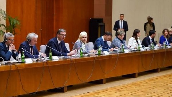 ВУЧИЋ СА ПРЕДСТАВНИЦИМА МЕДЕФА: Србија је место где су француске компаније добродошле ВУЧИЋ СА ПРЕДСТАВНИЦИМА МЕДЕФА: Србија је место где су француске компаније добродошле