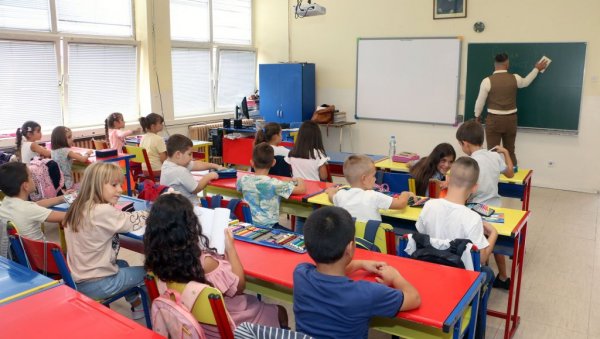 НОВИХ 25 НАСТАНИКА: Допунске школе у иностранству добијају појачање НОВИХ 25 НАСТАНИКА: Допунске школе у иностранству добијају појачање