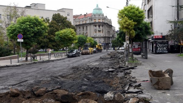 РАДОВИ МЕЊАЈУ РЕЖИМ САОБРАЋАЈА У ГРАДУ: Шеснаестица кружи око Трга, привремено се укидају неки трамваји у Булевару РАДОВИ МЕЊАЈУ РЕЖИМ САОБРАЋАЈА У ГРАДУ: Шеснаестица кружи око Трга, привремено се укидају неки трамваји у Булевару