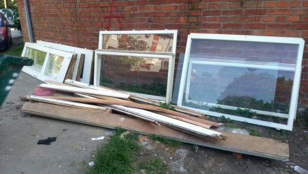ЕНЕРГЕТСКА ЕФИКАСНОСТ У МАЛОМ ЗВОРНИКУ: Уговори са 53 домаћинства, највеће интересовање за замену столарије ЕНЕРГЕТСКА ЕФИКАСНОСТ У МАЛОМ ЗВОРНИКУ: Уговори са 53 домаћинства, највеће интересовање за замену столарије