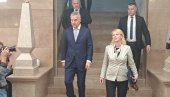 МИЛО СТИГАО НА СЕДНИЦУ: Пред посланицима само једна тачка на дневном реду (ВИДЕО) МИЛО СТИГАО НА СЕДНИЦУ: Пред посланицима само једна тачка на дневном реду (ВИДЕО)