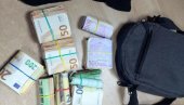 ČARAPE PUNE NEPRIJAVLJENIH DEVIZA: Carinici sprečili krijumčarenje više od 40.000 evra ČARAPE PUNE NEPRIJAVLJENIH DEVIZA: Carinici sprečili krijumčarenje više od 40.000 evra