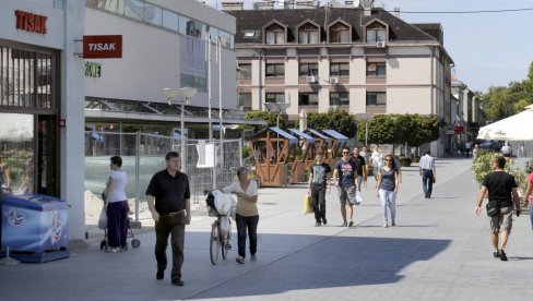 NOVE MERE U HRVATSKOJ: Cena struje ostaje ista, ograničenja za 30 osnovnih proizvoda NOVE MERE U HRVATSKOJ: Cena struje ostaje ista, ograničenja za 30 osnovnih proizvoda