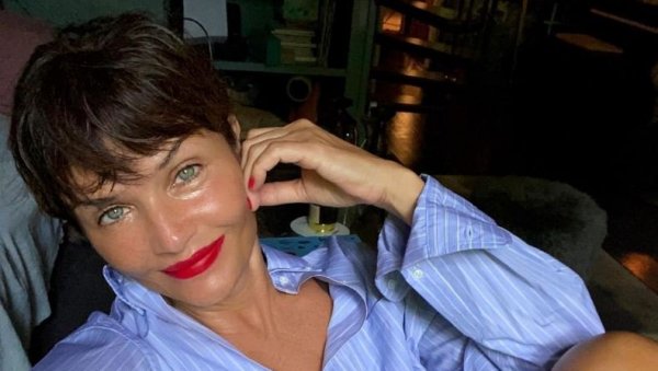ОНА ЈЕ ДОКАЗ ДА СУ ГОДИНЕ САМО БРОЈ: Хелени Кристенсен на савршеној фигури могу да позавиде и дупло млађе жене (ФОТО) ОНА ЈЕ ДОКАЗ ДА СУ ГОДИНЕ САМО БРОЈ: Хелени Кристенсен на савршеној фигури могу да позавиде и дупло млађе жене (ФОТО)