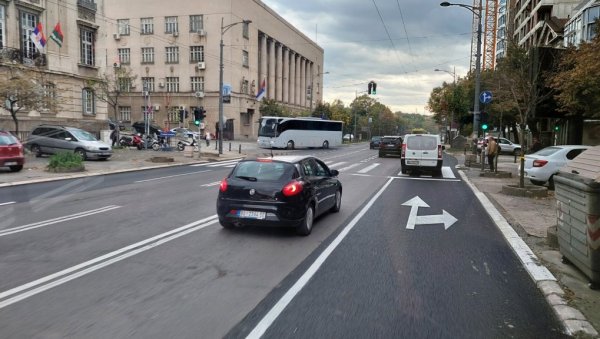 ОСВЕЖЕНЕ ТРАКЕ У КНЕЗА МИЛОША: Ребалансом буџета издвојена милијарда за пресвлачење престоничких улица ОСВЕЖЕНЕ ТРАКЕ У КНЕЗА МИЛОША: Ребалансом буџета издвојена милијарда за пресвлачење престоничких улица