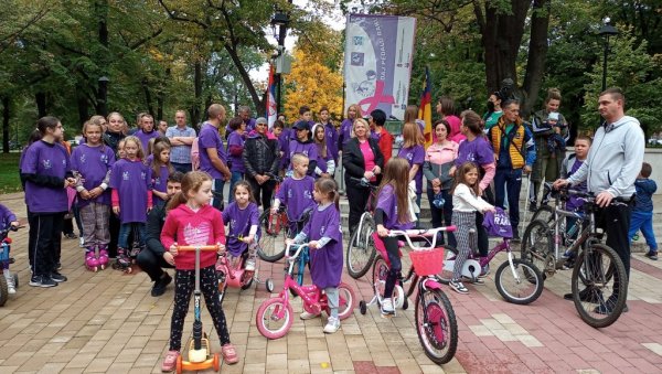 ПРЕВЕНТИВА ЧУВА ГЛАВУ: Врањанци дали педалу раку упркос киши ПРЕВЕНТИВА ЧУВА ГЛАВУ: Врањанци дали педалу раку упркос киши