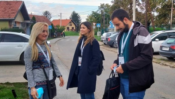 ПОПИСАЛИ 1,350 МИЛИОНА СТАНОВНИКА: Резултати прве недеље пописа у Србији ПОПИСАЛИ 1,350 МИЛИОНА СТАНОВНИКА: Резултати прве недеље пописа у Србији