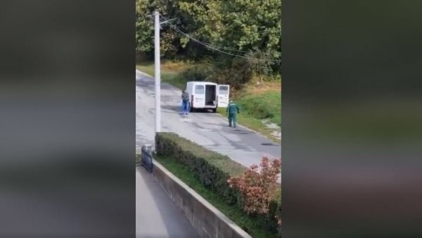 ИЗБРИШИТЕ ОВО ДА НАМ СЕ СВЕТ НЕ СМЕЈЕ: Снимак асфалтирања у БиХ хит на друштвеним мрежама (ВИДЕО) ИЗБРИШИТЕ ОВО ДА НАМ СЕ СВЕТ НЕ СМЕЈЕ: Снимак асфалтирања у БиХ хит на друштвеним мрежама (ВИДЕО)