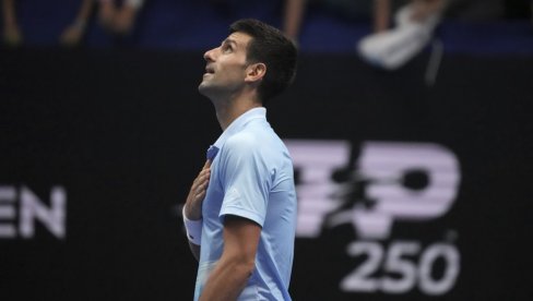 SRBIN NASTAVLJA GDE JE STAO: Nole ponovo na terenu! SRBIN NASTAVLJA GDE JE STAO: Nole ponovo na terenu!