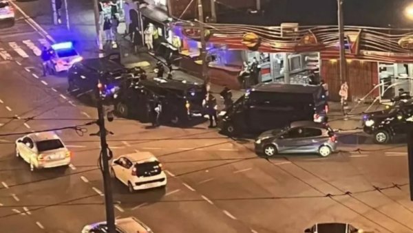 НИЈЕ БИЛО ПУЦЊАВЕ У БЕОГРАДУ: Друштвеним мрежама се проширила лажна вест - ево шта се дешавало у Војислава Илића НИЈЕ БИЛО ПУЦЊАВЕ У БЕОГРАДУ: Друштвеним мрежама се проширила лажна вест - ево шта се дешавало у Војислава Илића