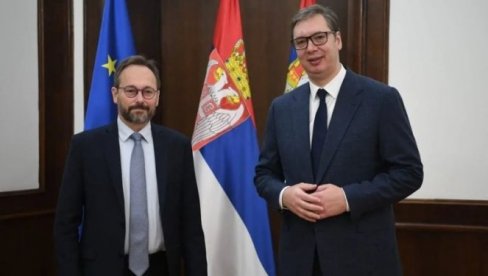 RAZMENILI SMO MIŠLJENJA O ZAJEDNIČKIM ENERGETSKIM I INFRASTRUKTURNIM PROJEKTIMA: Vučić se sastao sa šefom Delegacije Evropske unije RAZMENILI SMO MIŠLJENJA O ZAJEDNIČKIM ENERGETSKIM I INFRASTRUKTURNIM PROJEKTIMA: Vučić se sastao sa šefom Delegacije Evropske unije