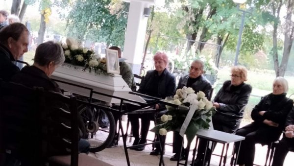 САХРАЊЕН ДЕЧАК (2) ИЗ БАЧКОГ ПЕТРОВЦА: Сина на вечни починак испратили отац и мајка САХРАЊЕН ДЕЧАК (2) ИЗ БАЧКОГ ПЕТРОВЦА: Сина на вечни починак испратили отац и мајка