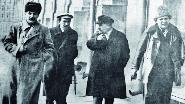 ИГНОРИСАЊЕ ИНТЕРЕСА СРПСКОГ НАРОДА: Стратегија Коминтерне о националном питању грађена на Стаљиновој доктрини ИГНОРИСАЊЕ ИНТЕРЕСА СРПСКОГ НАРОДА: Стратегија Коминтерне о националном питању грађена на Стаљиновој доктрини