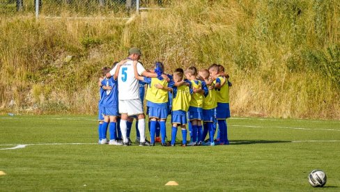 DEKI STANKOVIĆ I MOZZART ZAJEDNO UZ BUDUĆE ORLOVE: Kamp na Zlatiboru okupio više od 500 polaznika DEKI STANKOVIĆ I MOZZART ZAJEDNO UZ BUDUĆE ORLOVE: Kamp na Zlatiboru okupio više od 500 polaznika
