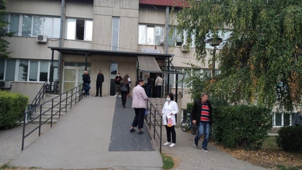 ВИКЕНД КОРОНА ПРЕСЕК У ПАРАЋИНУ: Још осморо оболелих од ковида ВИКЕНД КОРОНА ПРЕСЕК У ПАРАЋИНУ: Још осморо оболелих од ковида