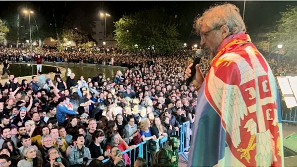 КУСТИ КЉУЧЕВИ ГРАДА И ФИЛМСКА НАГРАДА: Емир Кустурица и Но смокинг оркестра распродали све концерте КУСТИ КЉУЧЕВИ ГРАДА И ФИЛМСКА НАГРАДА: Емир Кустурица и Но смокинг оркестра распродали све концерте
