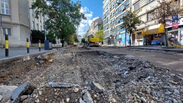 УМЕСТО ЛЕТОС, ПОПРАВКЕ ТЕК САДА: Радови на неколико главних саобраћајница у граду значајно променили ток саобраћаја и изненадили грађане УМЕСТО ЛЕТОС, ПОПРАВКЕ ТЕК САДА: Радови на неколико главних саобраћајница у граду значајно променили ток саобраћаја и изненадили грађане
