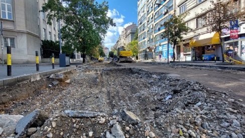 UMESTO LETOS, POPRAVKE TEK SADA: Radovi na nekoliko glavnih saobraćajnica u gradu značajno promenili tok saobraćaja i iznenadili građane UMESTO LETOS, POPRAVKE TEK SADA: Radovi na nekoliko glavnih saobraćajnica u gradu značajno promenili tok saobraćaja i iznenadili građane