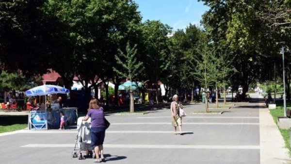 РАДНИЦИ И У БЛОКУ 70: На шеталишту Лазаро Карденас у Новом Београду поново ће се чути машине РАДНИЦИ И У БЛОКУ 70: На шеталишту Лазаро Карденас у Новом Београду поново ће се чути машине