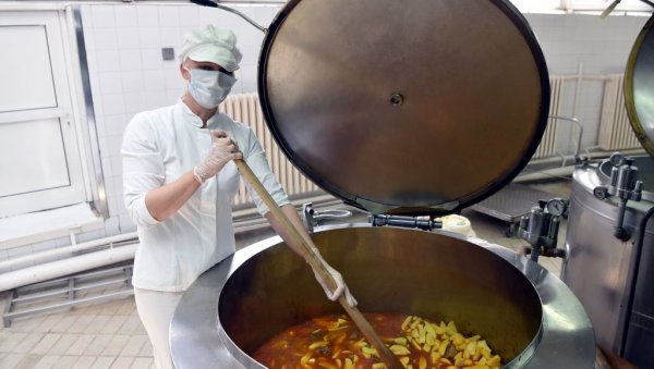 ПРВА ГЕНЕРАЦИЈА С ВАРЈАЧОМ: Најзад почела бесплатна обука будућих кувара у ресторанима Студентског центра ПРВА ГЕНЕРАЦИЈА С ВАРЈАЧОМ: Најзад почела бесплатна обука будућих кувара у ресторанима Студентског центра