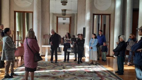 ZAVIRITE U REZIDENCIJU FRANCUSKOG AMBASADORA: Pjer Košar otvorio vrata povodom Dana evropske baštine (FOTO) ZAVIRITE U REZIDENCIJU FRANCUSKOG AMBASADORA: Pjer Košar otvorio vrata povodom Dana evropske baštine (FOTO)