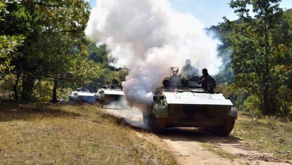 ТУТЊЕ СРПСКИ ТРАНСПОРТЕРИ: Обука у механизованим батаљонима Војске Србије (ФОТО) ТУТЊЕ СРПСКИ ТРАНСПОРТЕРИ: Обука у механизованим батаљонима Војске Србије (ФОТО)