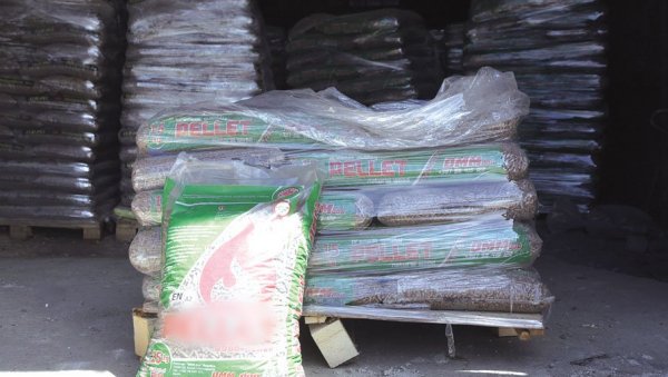 ПЕЛЕТАРИ НЕЗАДОВОЉНИ ПРОДУЖЕЊЕМ ЛИМИТА: Произвођачи незадовољни одлуком Владе да еко-огрев остане у замрзнутом ценовном режиму ПЕЛЕТАРИ НЕЗАДОВОЉНИ ПРОДУЖЕЊЕМ ЛИМИТА: Произвођачи незадовољни одлуком Владе да еко-огрев остане у замрзнутом ценовном режиму