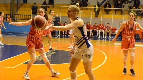 ŠAMPIONKAMA DUBOK IBAR: Košarkašice Kraljeva pobedile Crvenu zvezdu - 67:60 ŠAMPIONKAMA DUBOK IBAR: Košarkašice Kraljeva pobedile Crvenu zvezdu - 67:60