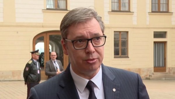 ВАЖНО ОБРАЋАЊЕ ВУЧИЋА ИЗ ПРАГА Председник јасно поручио: Политику Србије водиће грађани Србије, преко слободно изабраних представника ВАЖНО ОБРАЋАЊЕ ВУЧИЋА ИЗ ПРАГА Председник јасно поручио: Политику Србије водиће грађани Србије, преко слободно изабраних представника