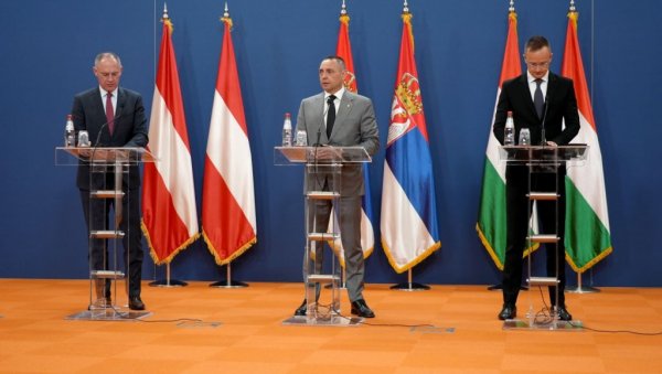 ВУЛИН НАКОН ТРИЛАТЕРАЛНОГ САСТАНКА: Није у питању хуманитарна криза, већ борба са криминалом (ВИДЕО) ВУЛИН НАКОН ТРИЛАТЕРАЛНОГ САСТАНКА: Није у питању хуманитарна криза, већ борба са криминалом (ВИДЕО)