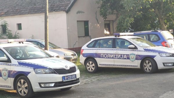 ПАКЕТИЋ ОД 70 ГРАМА КОКАИНА У АУТОМОБИЛУ: Ухапшен осумњичени мушкарац из Борче ПАКЕТИЋ ОД 70 ГРАМА КОКАИНА У АУТОМОБИЛУ: Ухапшен осумњичени мушкарац из Борче