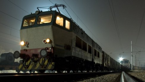 VOZ PREGAZIO ROĐENE SESTRE: Potresni detalji tragedije kod Lapova VOZ PREGAZIO ROĐENE SESTRE: Potresni detalji tragedije kod Lapova