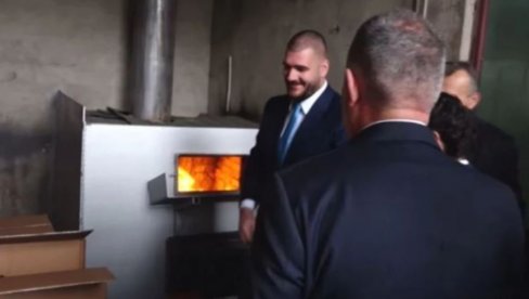NOVI HIT CRNOGORSKIH ZVANIČNIKA: Milošević izneo svoju verziju priče oko nestanka kamiona sa cigaretama (FOTO) NOVI HIT CRNOGORSKIH ZVANIČNIKA: Milošević izneo svoju verziju priče oko nestanka kamiona sa cigaretama (FOTO)