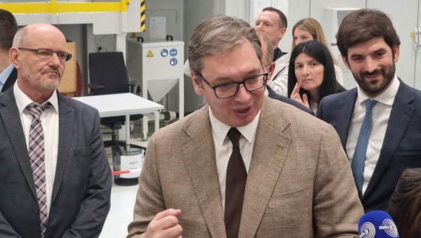 НОВА ФАБРИКА У СРБИЈИ: Вучић у Новој Пазови - Не постоји лепша и важнија вест за Србију од ове данас НОВА ФАБРИКА У СРБИЈИ: Вучић у Новој Пазови - Не постоји лепша и важнија вест за Србију од ове данас