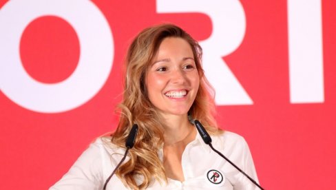 JELENA POKAZALA SAVRŠENO ISKLESANE TRBUŠNJAKE: Boleo me je svaki deo tela dve nedelje Snimak kako vežba - sklekovi, sparing, trud i znoj JELENA POKAZALA SAVRŠENO ISKLESANE TRBUŠNJAKE: Boleo me je svaki deo tela dve nedelje Snimak kako vežba - sklekovi, sparing, trud i znoj