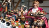 СЛАТКО И СЛАНО, КИСЕЛО И ЉУТО: Чаролија боја на Јесењем фестивалу у Смедереву (ФОТО) СЛАТКО И СЛАНО, КИСЕЛО И ЉУТО: Чаролија боја на Јесењем фестивалу у Смедереву (ФОТО)