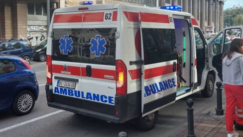 NESREĆA NA PEŠAČKOM PRELAZU: Devojka pretrčavala ulicu na crveno kada ju je pokosio auto NESREĆA NA PEŠAČKOM PRELAZU: Devojka pretrčavala ulicu na crveno kada ju je pokosio auto