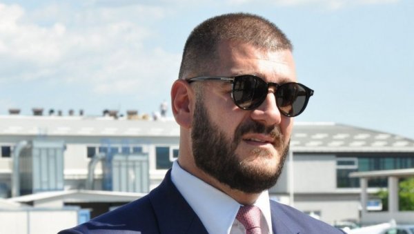 ОДРЕДИЛИ МУ ПРИТВОР ДО 30 ДАНА: Бивши директор Управе царина остаје иза решетака ОДРЕДИЛИ МУ ПРИТВОР ДО 30 ДАНА: Бивши директор Управе царина остаје иза решетака