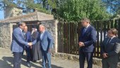 ВУЧИЋ У ТОПОЛИ: Ништа лепше ни узвишеније од наше Србије не постоји (ВИДЕО) ВУЧИЋ У ТОПОЛИ: Ништа лепше ни узвишеније од наше Србије не постоји (ВИДЕО)