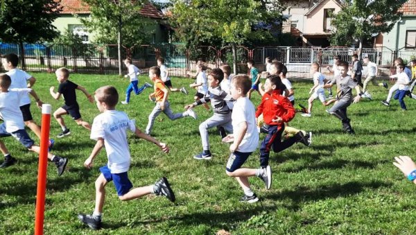 ТРКА ЗА СРЕЋНИЈЕ ДЕТИЊСТВО: Црвени крст у Параћину обележио „Дечију недељу“ (фото) ТРКА ЗА СРЕЋНИЈЕ ДЕТИЊСТВО: Црвени крст у Параћину обележио „Дечију недељу“ (фото)