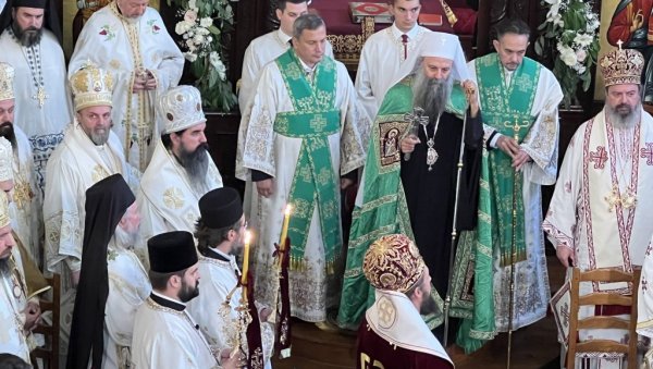 ОЧУВАТИ ДУХ И КОРЕНЕ У ТУЂИНИ: Патријарх Порфирије - Радост је неизмерна, реч Христова потребна је сваком ОЧУВАТИ ДУХ И КОРЕНЕ У ТУЂИНИ: Патријарх Порфирије - Радост је неизмерна, реч Христова потребна је сваком