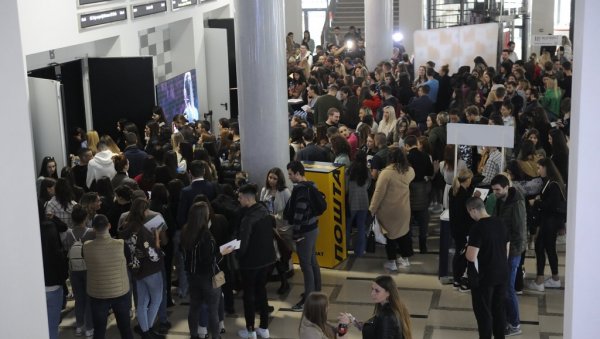 ПРИРОДНО ЈЕ ОВДЕ ЖИВЕТИ СА НАЈМИЛИЈИМА: Вучевић - Престати са банализацијом да је свуда боље него код нас ПРИРОДНО ЈЕ ОВДЕ ЖИВЕТИ СА НАЈМИЛИЈИМА: Вучевић - Престати са банализацијом да је свуда боље него код нас