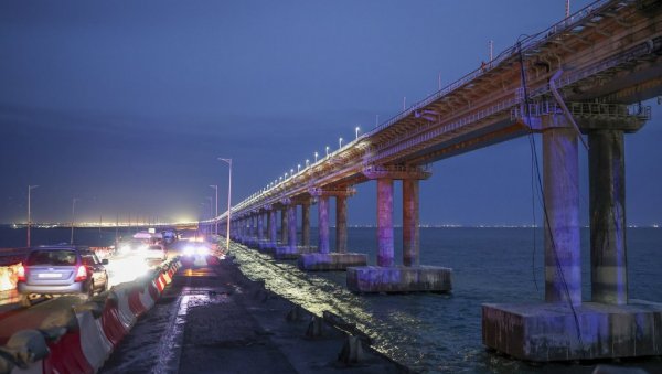 КОЛИКО ЋЕ КОШТАТИ ОБНОВА КРИМСКОГ МОСТА? Руси ће морати да отворе новчаник за ову позамашну суму КОЛИКО ЋЕ КОШТАТИ ОБНОВА КРИМСКОГ МОСТА? Руси ће морати да отворе новчаник за ову позамашну суму