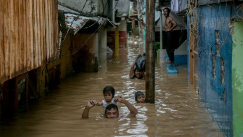 POPLAVE U INDIJI: Voda stigla do zidova Tadž Mahala