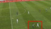 AUTOGOL VEKA: Lobovao svog golmana sa protivničke polovine terena (VIDEO) AUTOGOL VEKA: Lobovao svog golmana sa protivničke polovine terena (VIDEO)