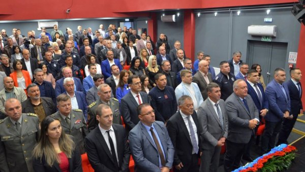 НА СВЕЧАНОЈ СЕДНИЦИ УРУЧЕНЕ НАГРАДЕ: Власотинце обележило дан ослобођења у Другом светском рату НА СВЕЧАНОЈ СЕДНИЦИ УРУЧЕНЕ НАГРАДЕ: Власотинце обележило дан ослобођења у Другом светском рату