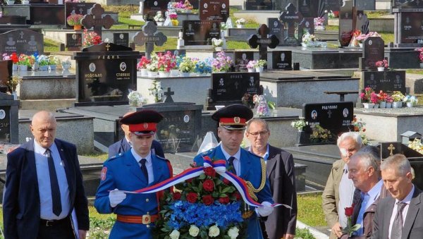 УЗ ПОМОЋ НАТО УБИЛИ ВИШЕ ОД 2.000 СРБА: У Мркоњић Граду обележна 28. година од страдања народа у западној Крајини УЗ ПОМОЋ НАТО УБИЛИ ВИШЕ ОД 2.000 СРБА: У Мркоњић Граду обележна 28. година од страдања народа у западној Крајини