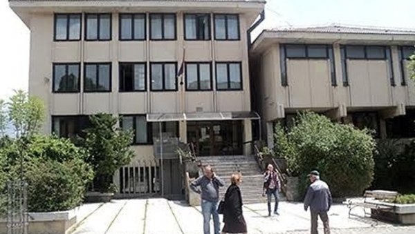 ЗГРАДА ФУНКЦИОНАЛНИЈА НАКОН РЕКОНСТРУКЦИЈЕ: Фонд ПИО у Врању на старој адреси ЗГРАДА ФУНКЦИОНАЛНИЈА НАКОН РЕКОНСТРУКЦИЈЕ: Фонд ПИО у Врању на старој адреси